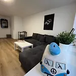 Zentrales Und Renoviertes Apartment Naehe Medienhafen Mit Balkon