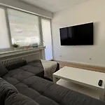 Zentrales und renoviertes Apartment nähe Medienhafen mit Balkon