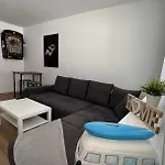 Zentrales und renoviertes Apartment nähe Medienhafen mit Balkon