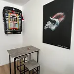 Zentrales und renoviertes Apartment nähe Medienhafen mit Balkon