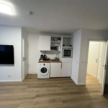 Zentrales Und Renoviertes Naehe Medienhafen Mit Balkon * Dusseldorf