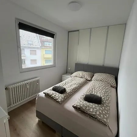Zentrales Und Renoviertes Naehe Medienhafen Mit Balkon Dusseldorf