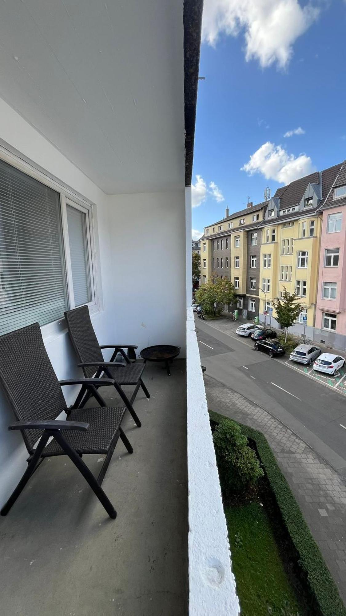 Apartment Zentrales Und Renoviertes Nähe Medienhafen Mit Balkon