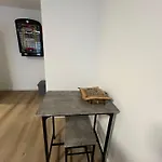 Zentrales Und Renoviertes Apartment Naehe Medienhafen Mit Balkon