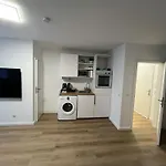 Zentrales Und Renoviertes Apartment Naehe Medienhafen Mit Balkon