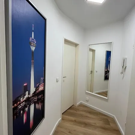 Appartement Zentrales Und Renoviertes Naehe Medienhafen Mit Balkon Düsseldorf