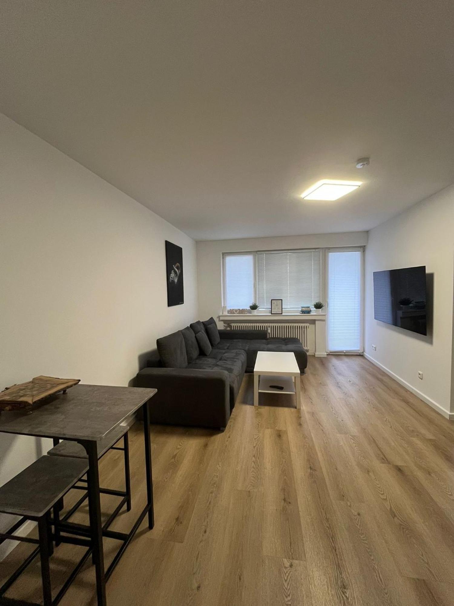 Zentrales Und Renoviertes Naehe Medienhafen Mit Balkon Appartement Düsseldorf
