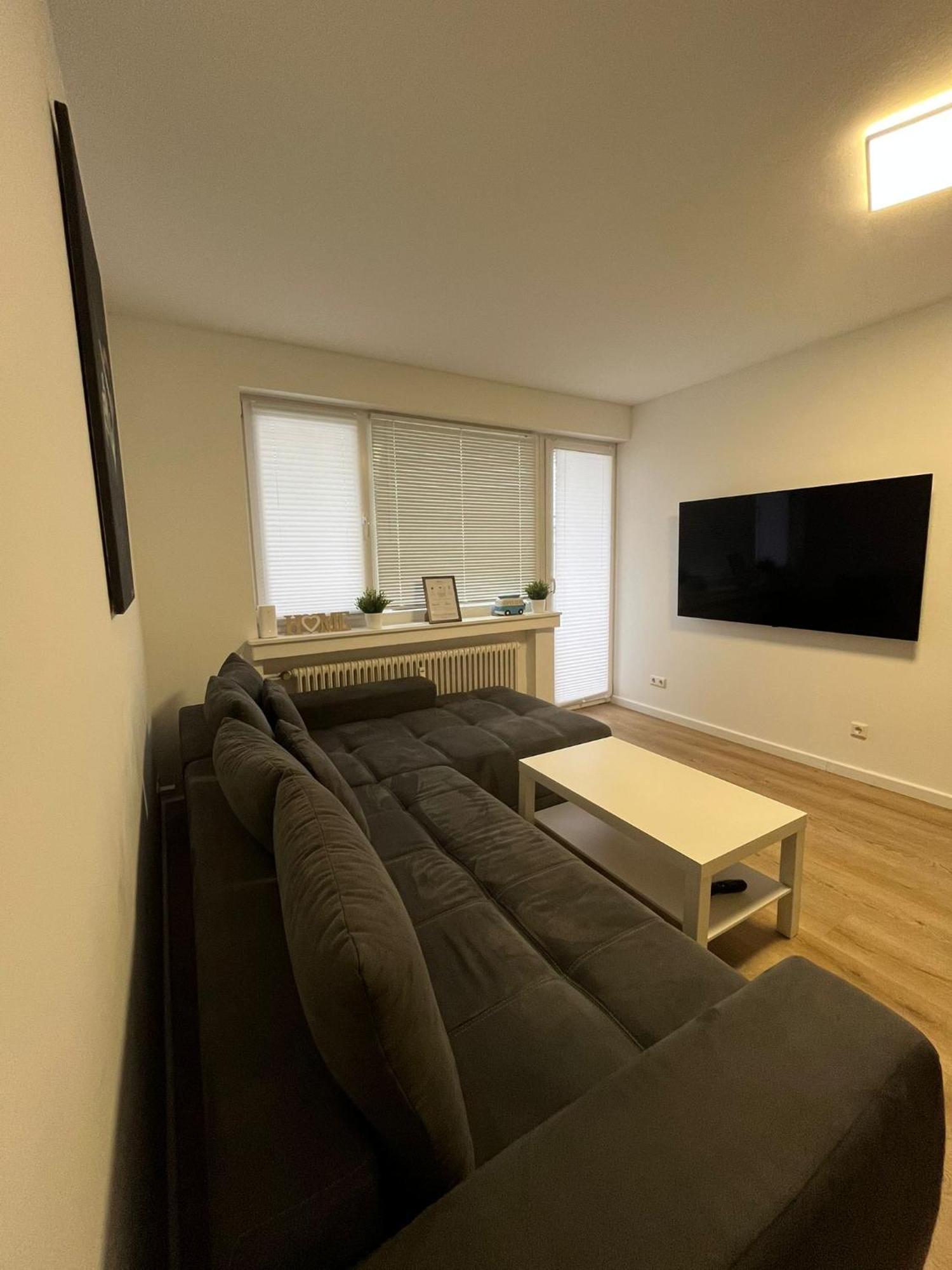 Zentrales Und Renoviertes Naehe Medienhafen Mit Balkon Düsseldorf