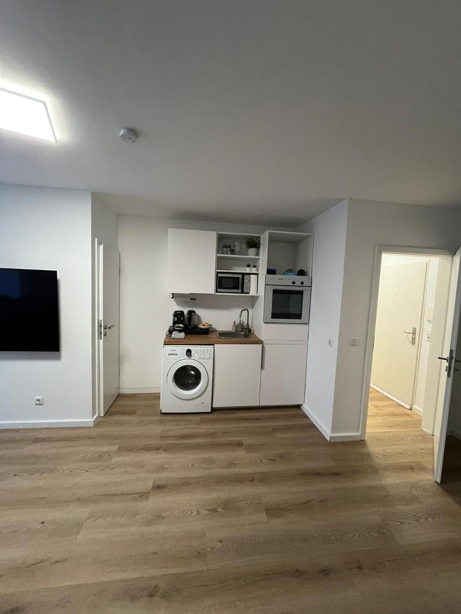 Zentrales Und Renoviertes Naehe Medienhafen Mit Balkon * Düsseldorf